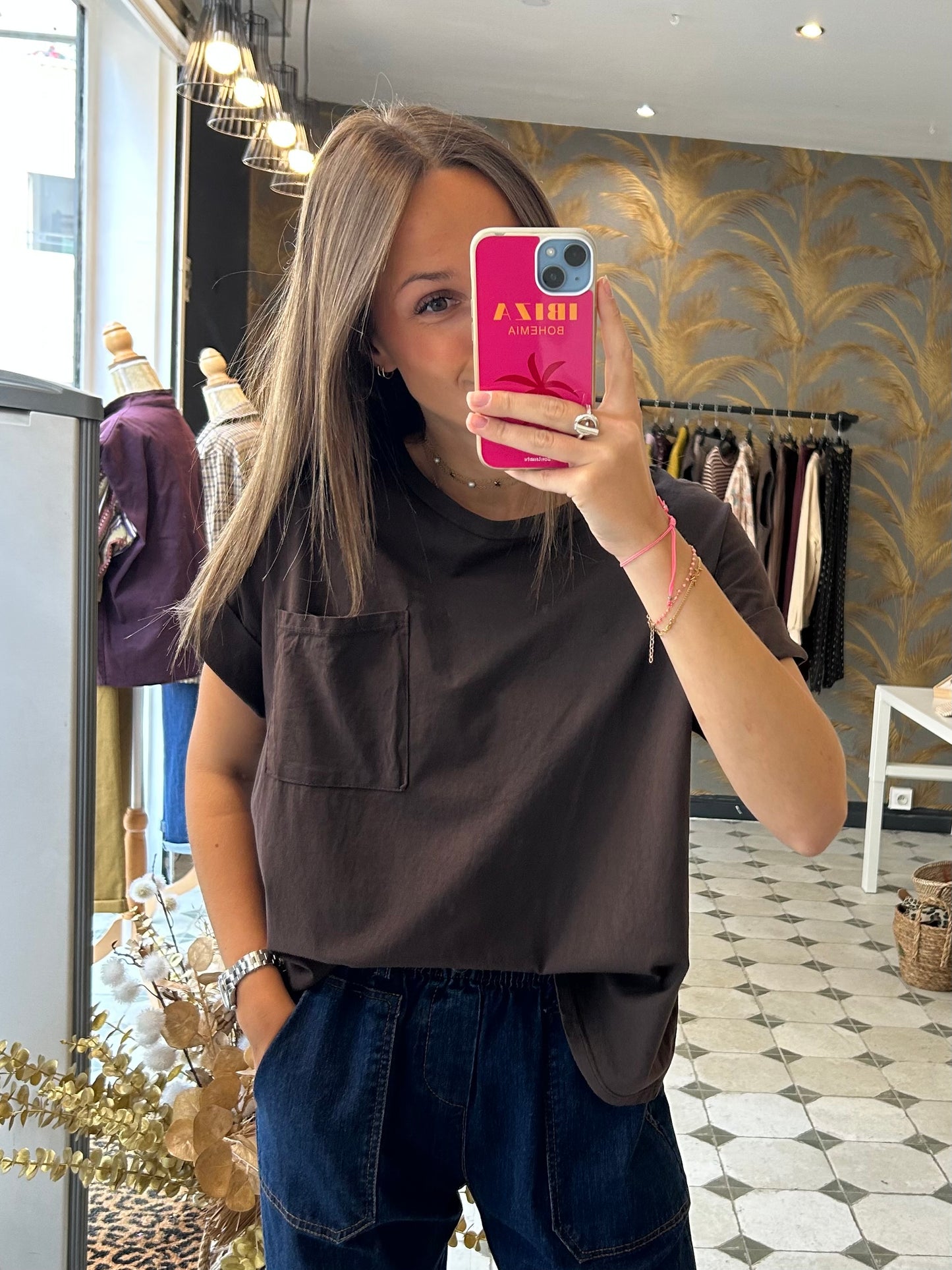 T-Shirt chocolat avec une poche - Johanna Paris