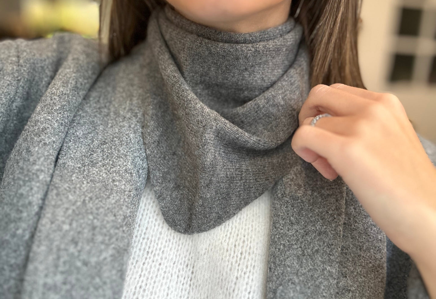 Foulard triangle en laine gris