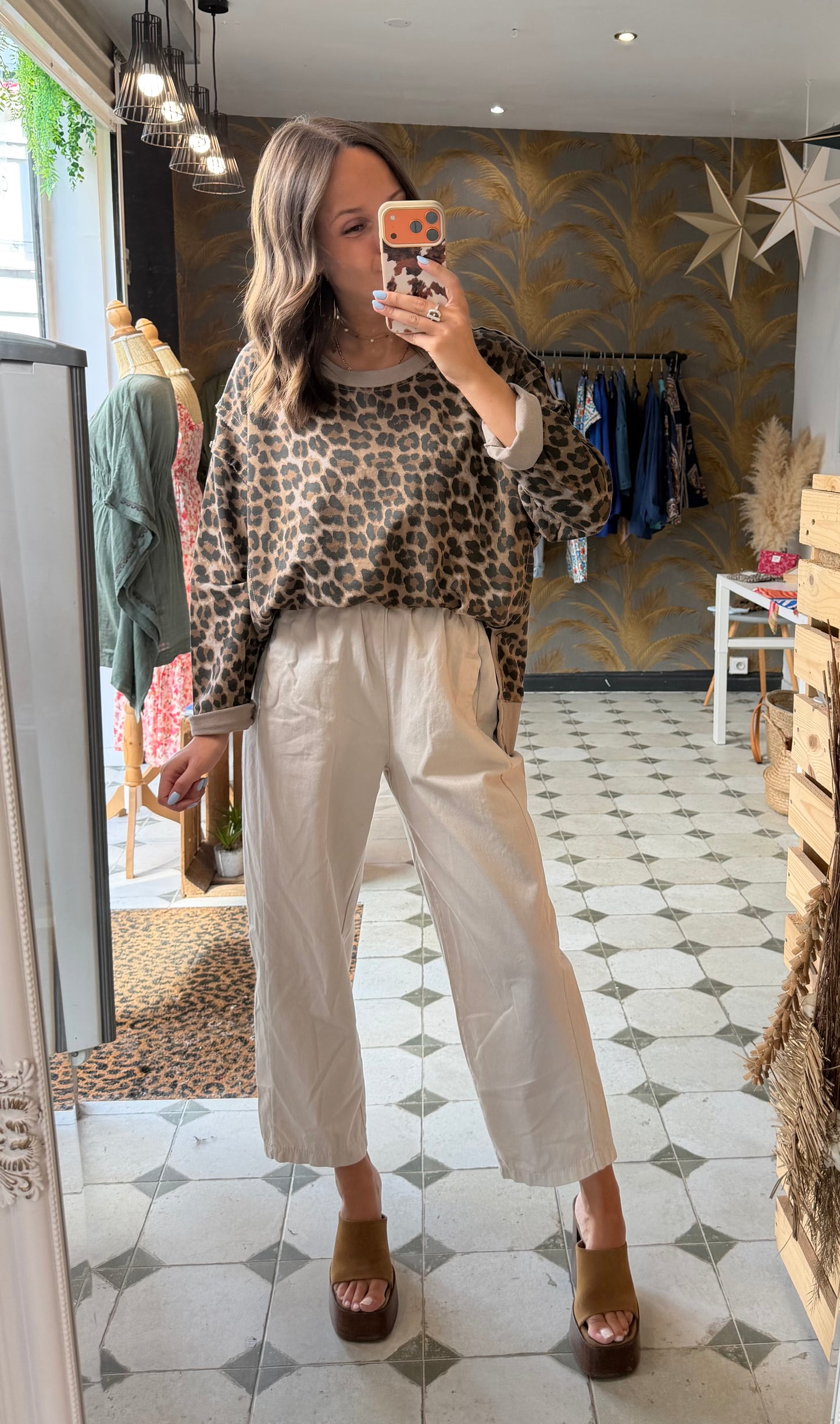 Pantalon Magique en toile mi-saison beige clair - Johanna Paris