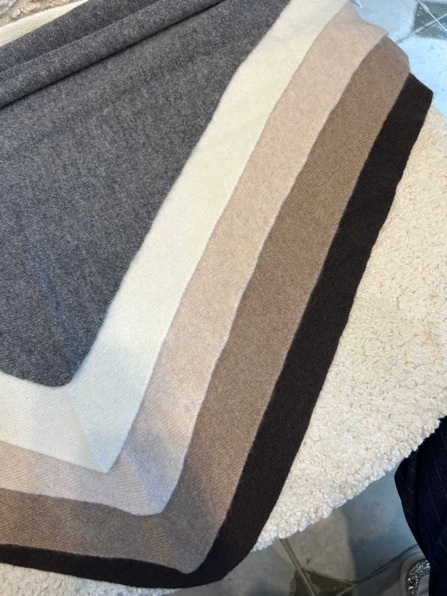 Foulard triangle en laine chocolat