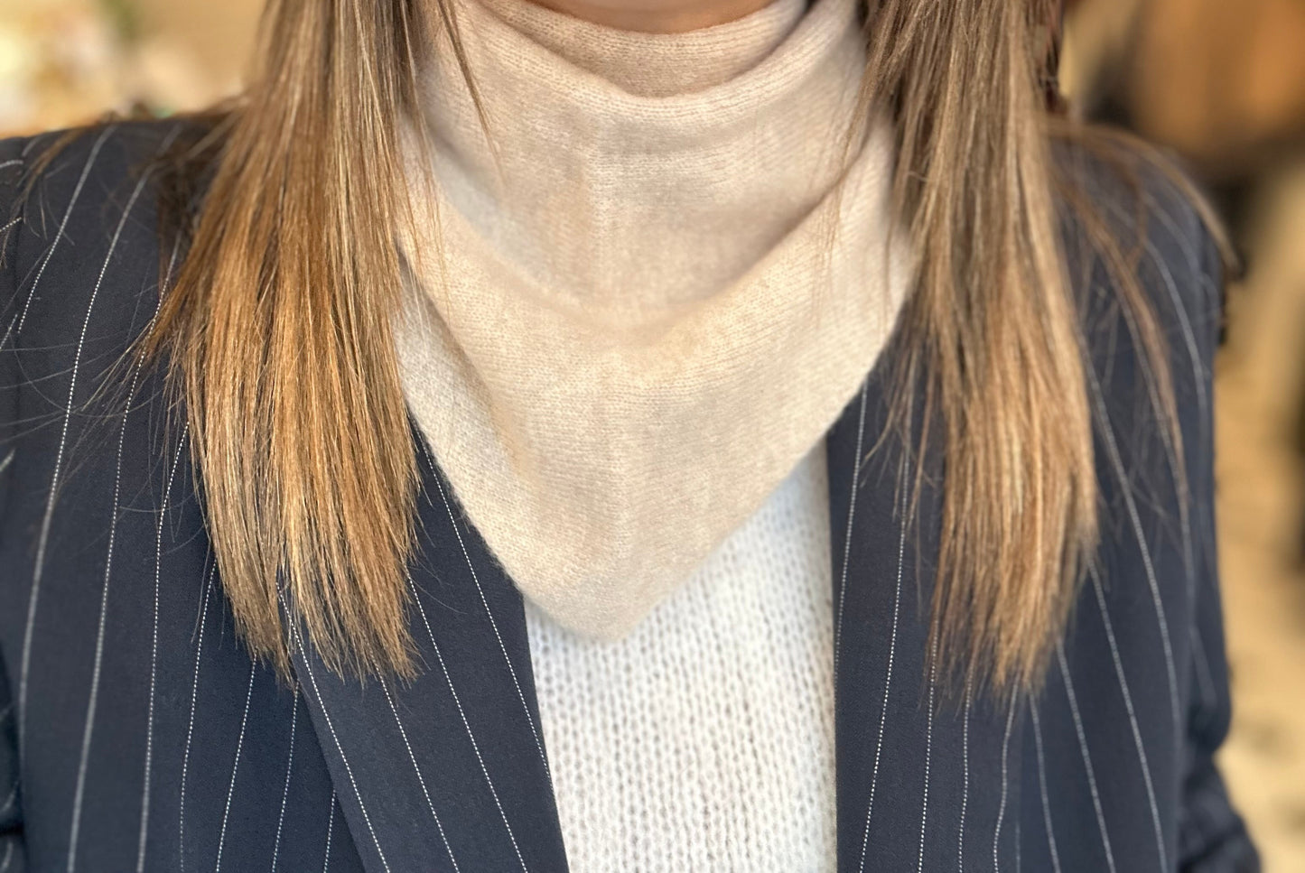 Foulard triangle en laine beige