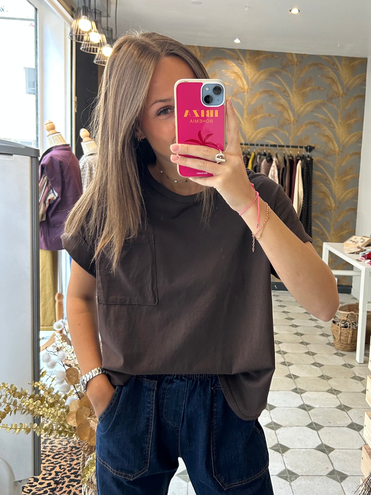T-Shirt chocolat avec une poche - Johanna Paris