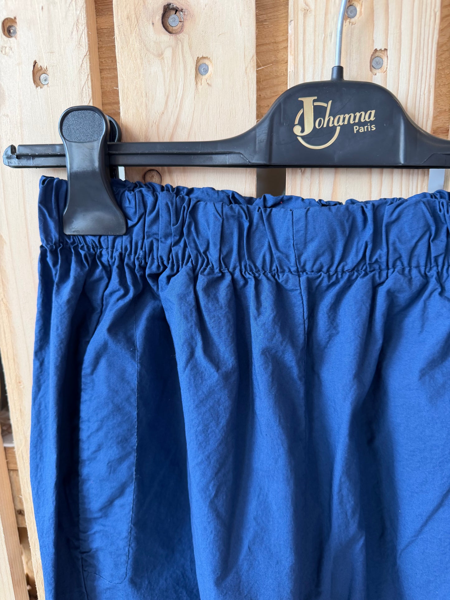 Pantalon Magique en toile fine bleu marine - Johanna Paris