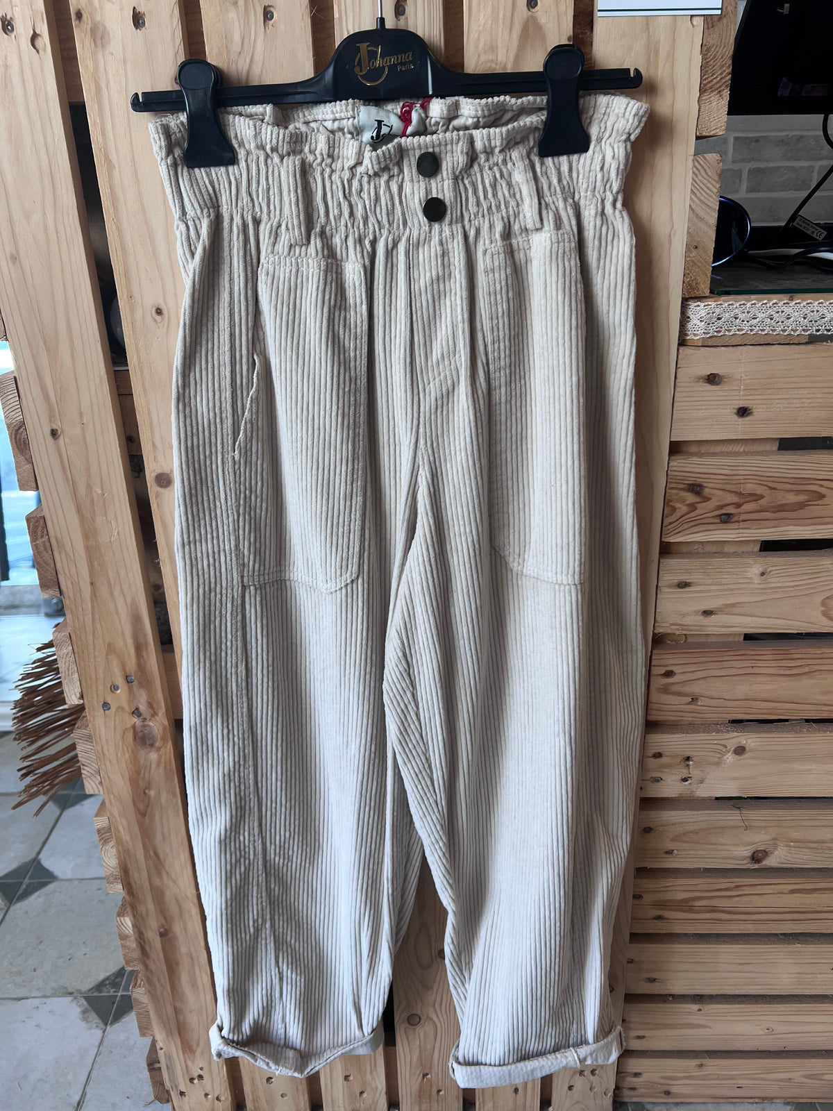 Pantalon en velours forme ballon écru - Johanna Paris
