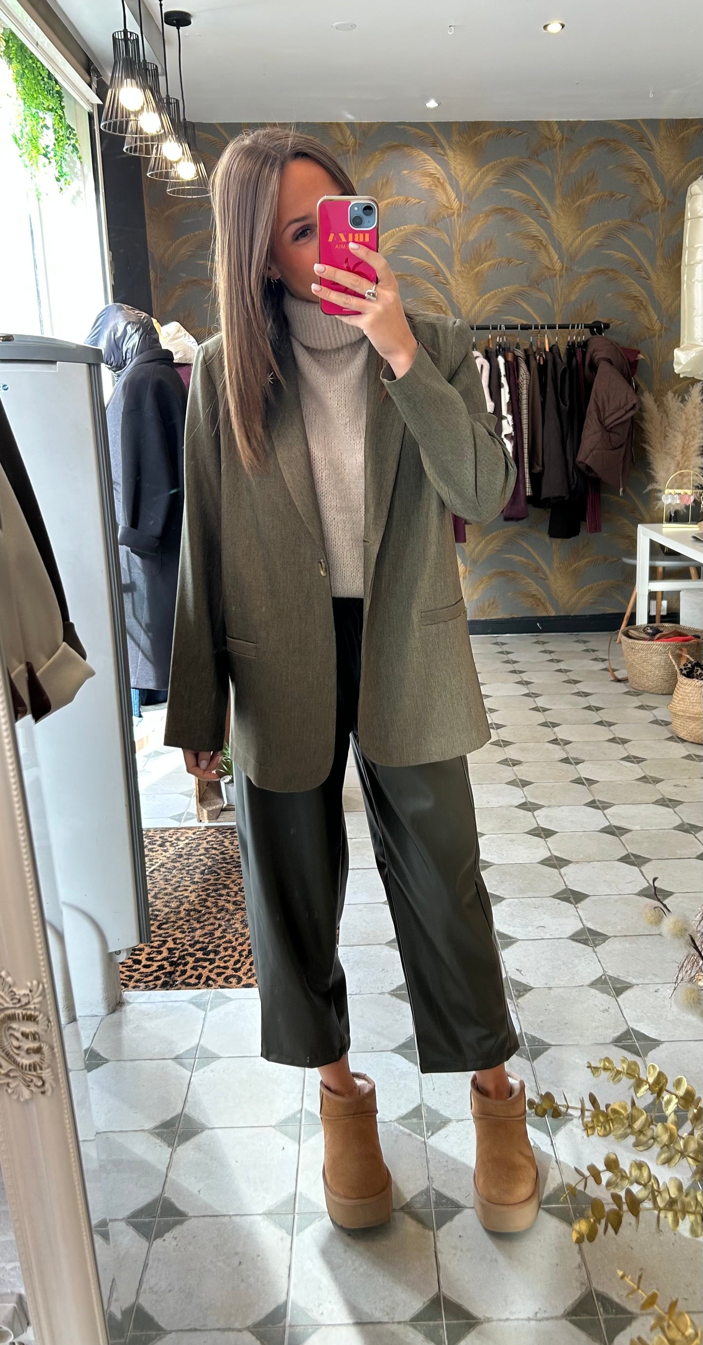 Pantalon magique en simili cuir kaki - Johanna Paris