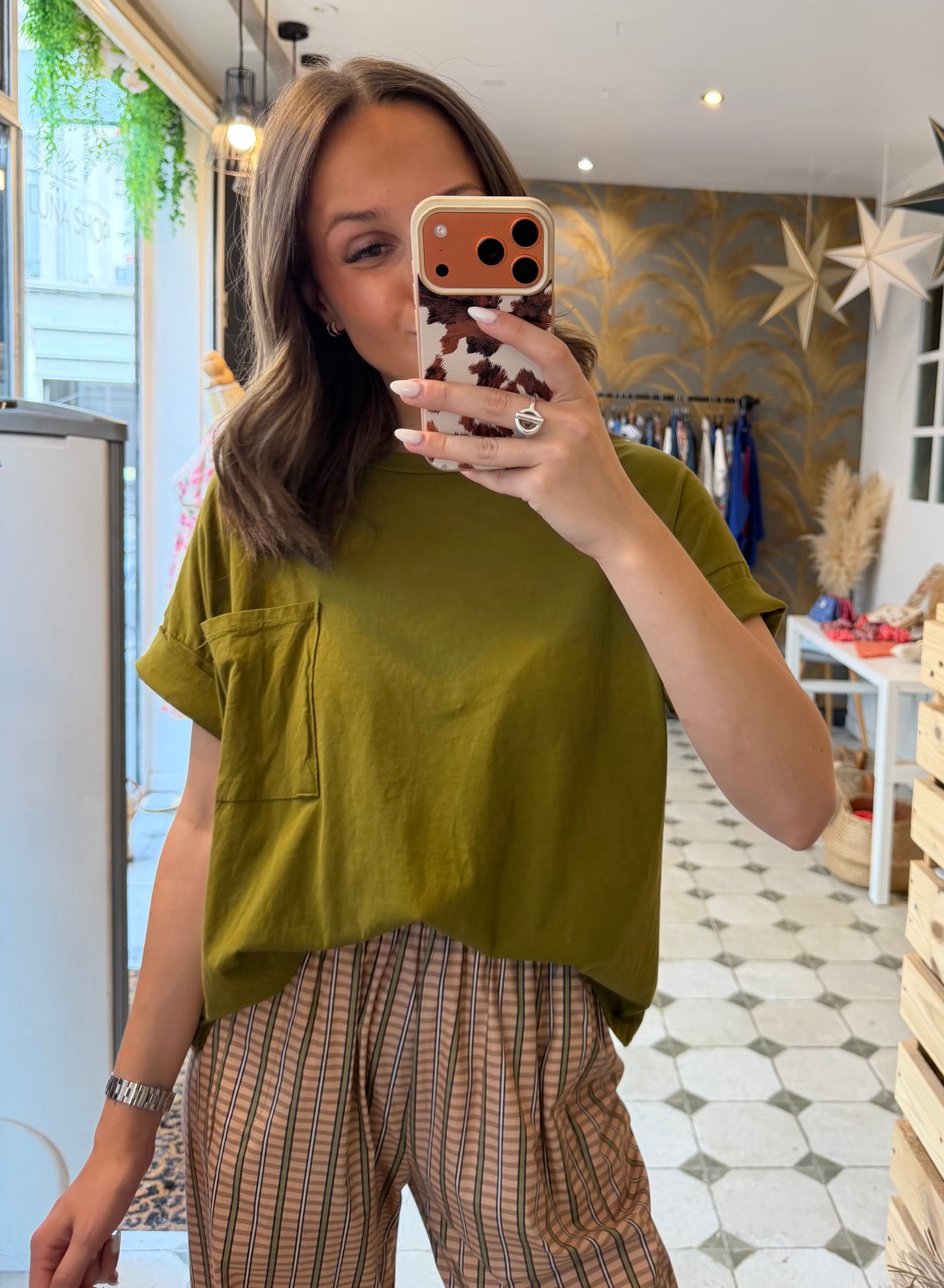 T-Shirt avec poche vert olive - Johanna Paris