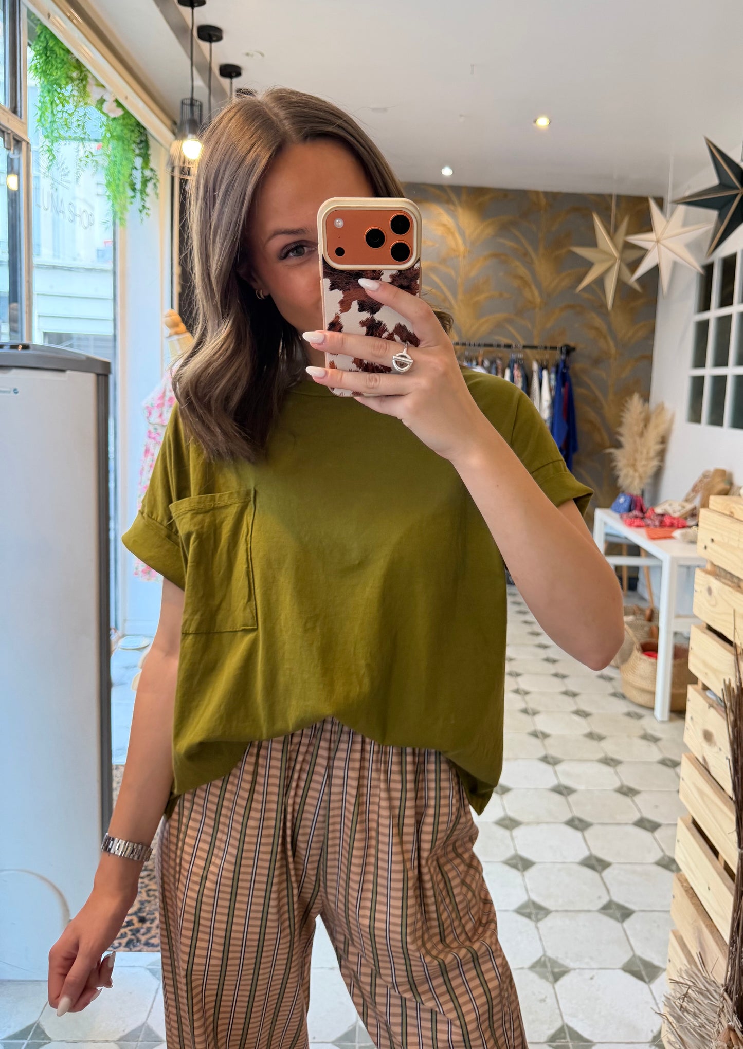 T-Shirt avec poche vert olive - Johanna Paris