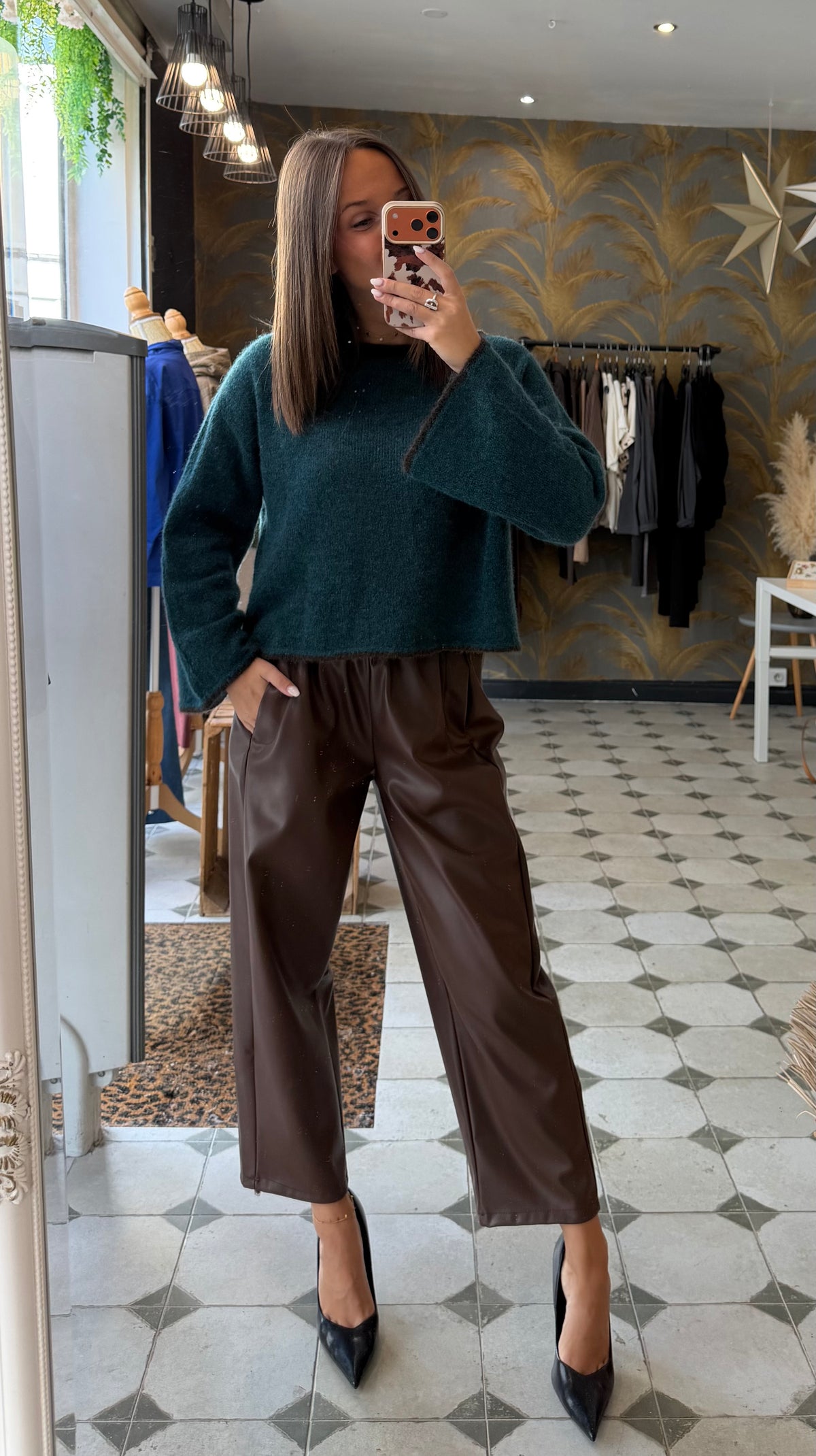 Pantalon magique en simili cuir chocolat - Johanna Paris