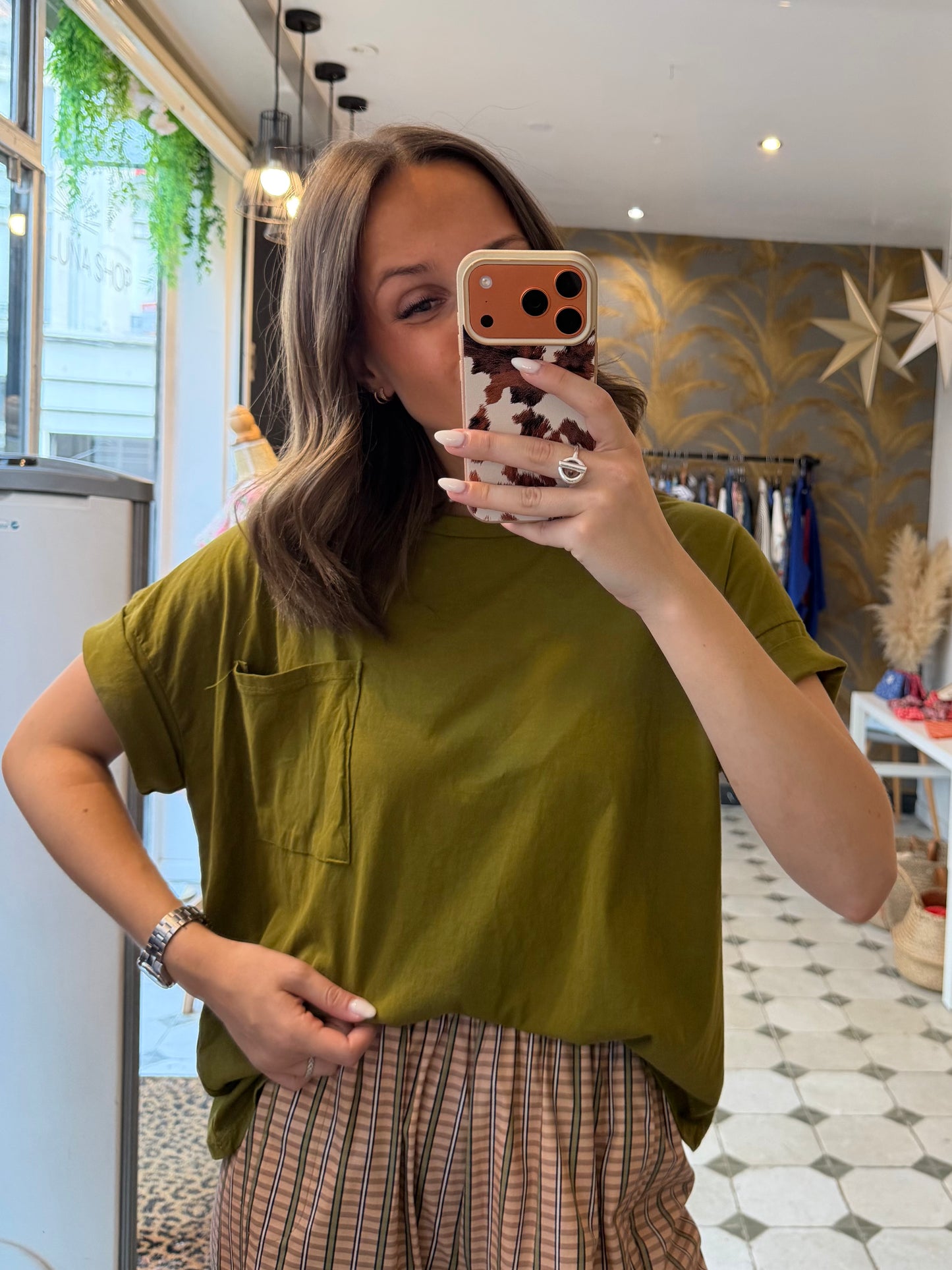 T-Shirt avec poche vert olive - Johanna Paris