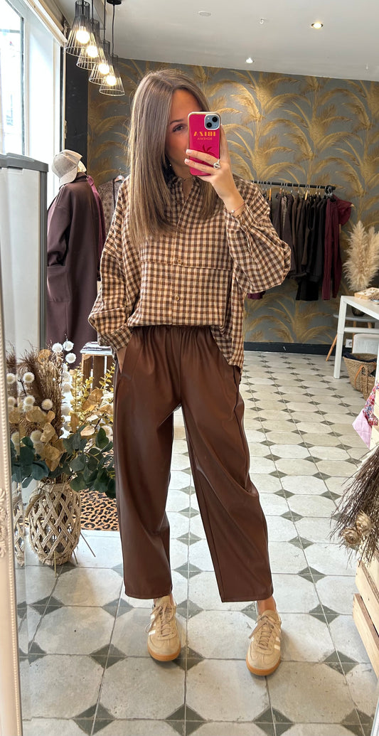 Pantalon magique en simili cuir camel - Johanna Paris