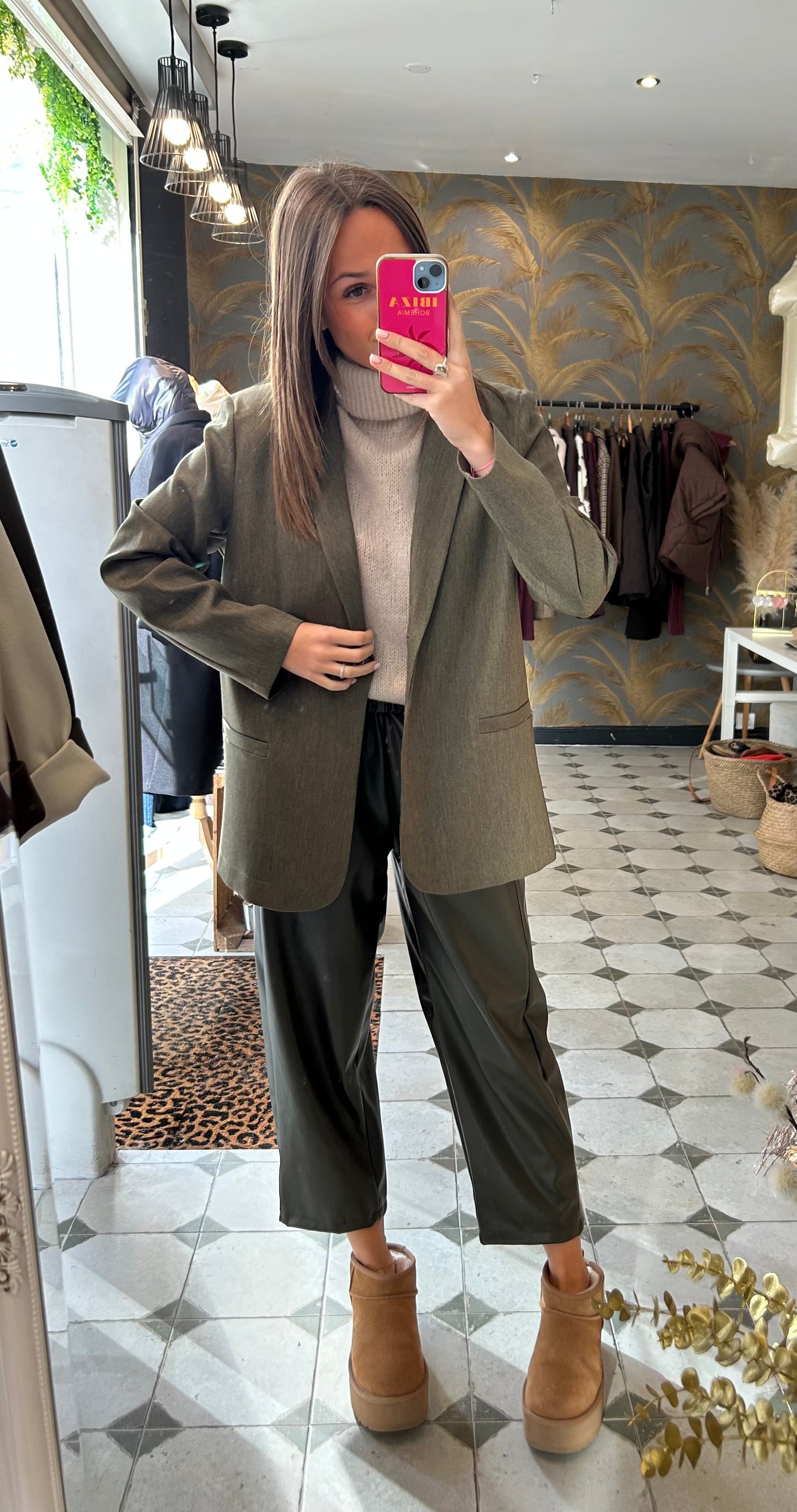 Pantalon magique en simili cuir kaki - Johanna Paris