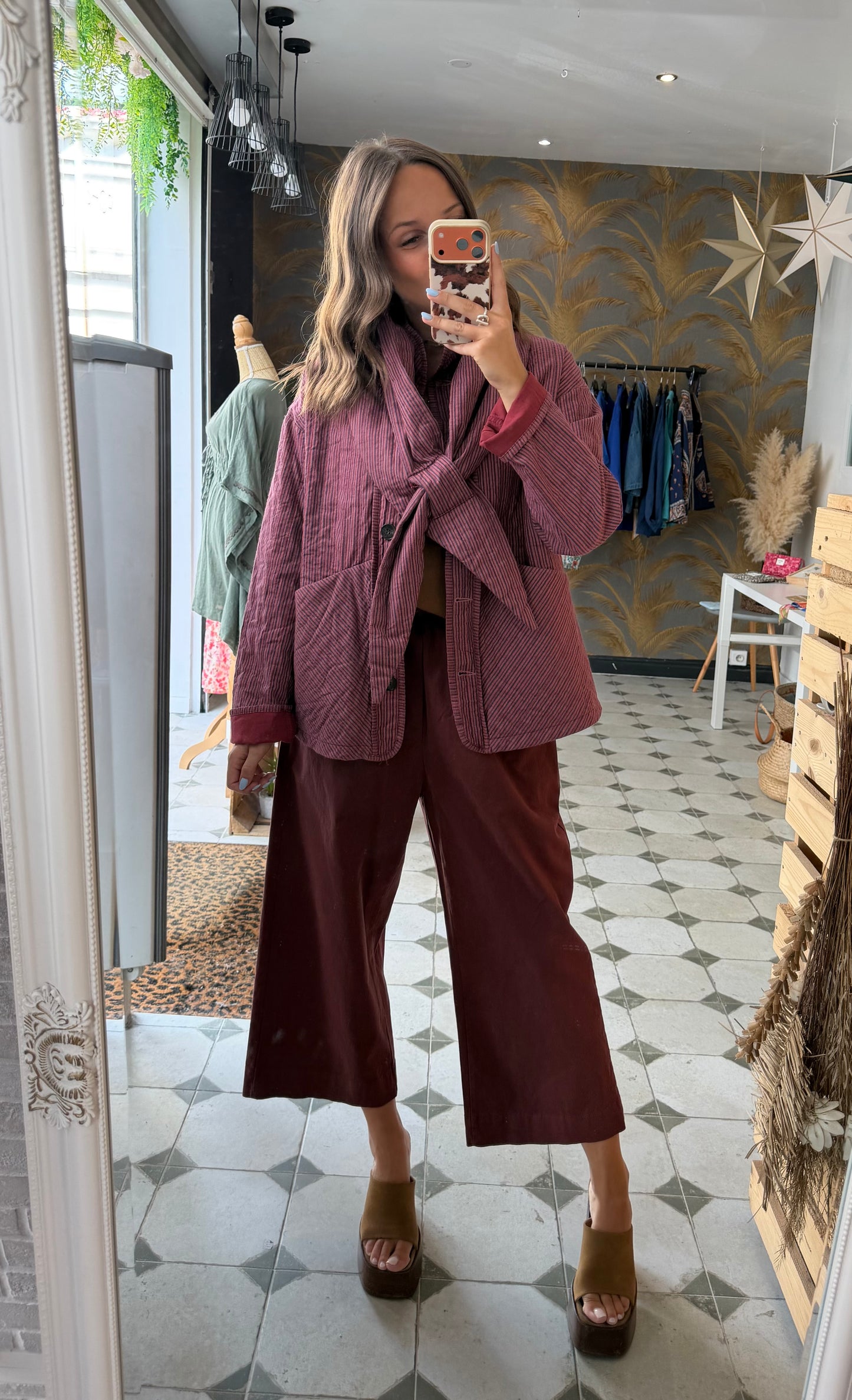Veste avec écharpe bordeaux - Johanna Paris
