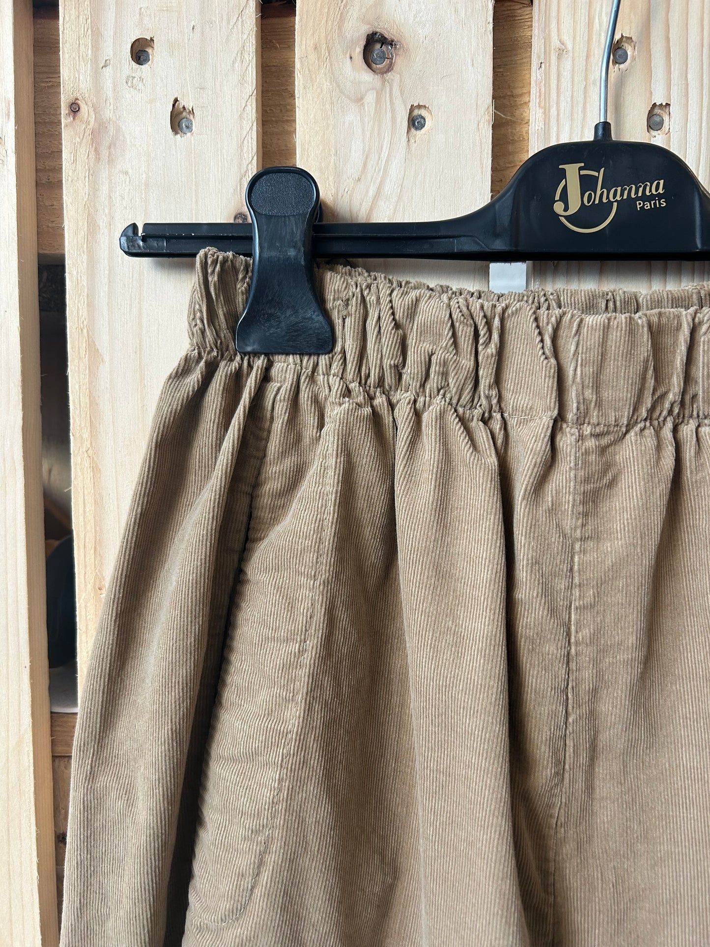 Pantalon Magique en velours camel - Johanna Parisn
