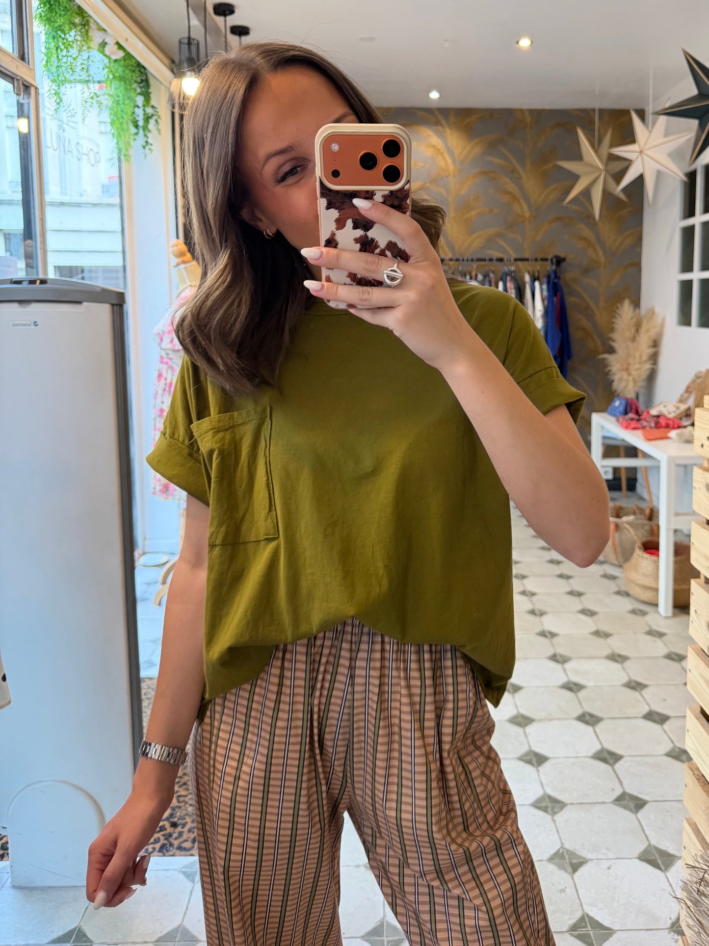 T-Shirt avec poche vert olive - Johanna Paris