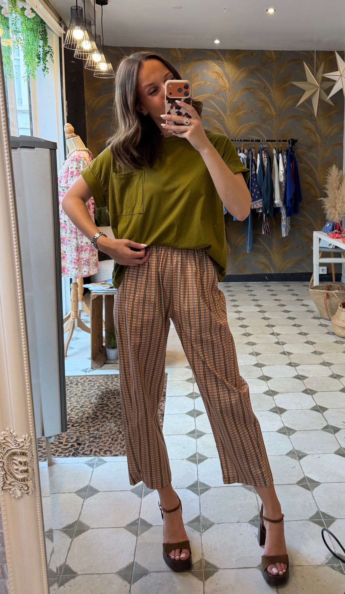 T-Shirt avec poche vert olive - Johanna Paris