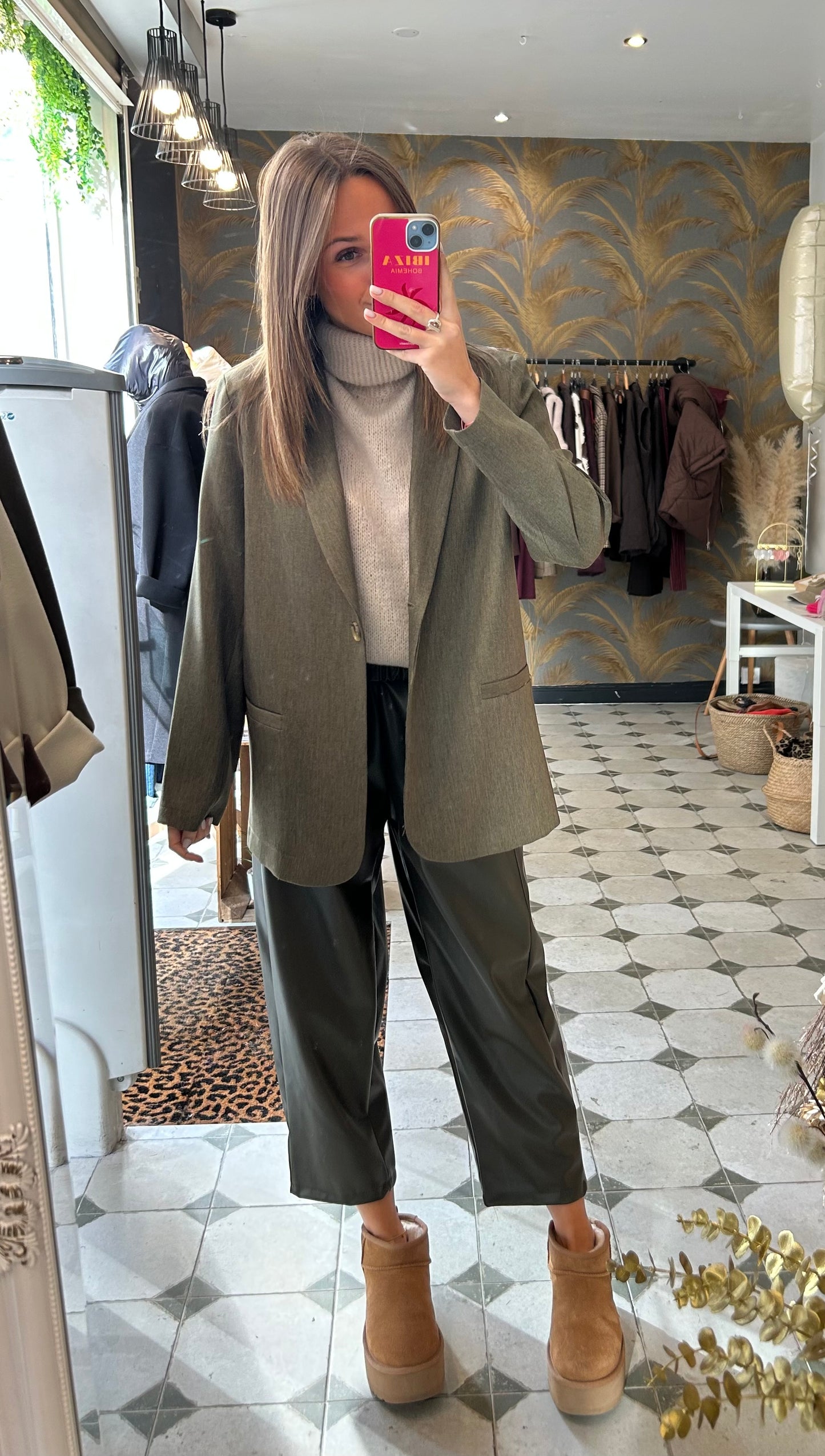 Pantalon magique en simili cuir kaki - Johanna Paris