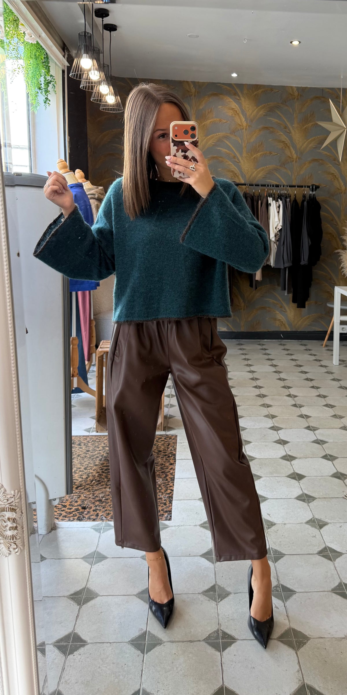 Pantalon magique en simili cuir chocolat - Johanna Paris