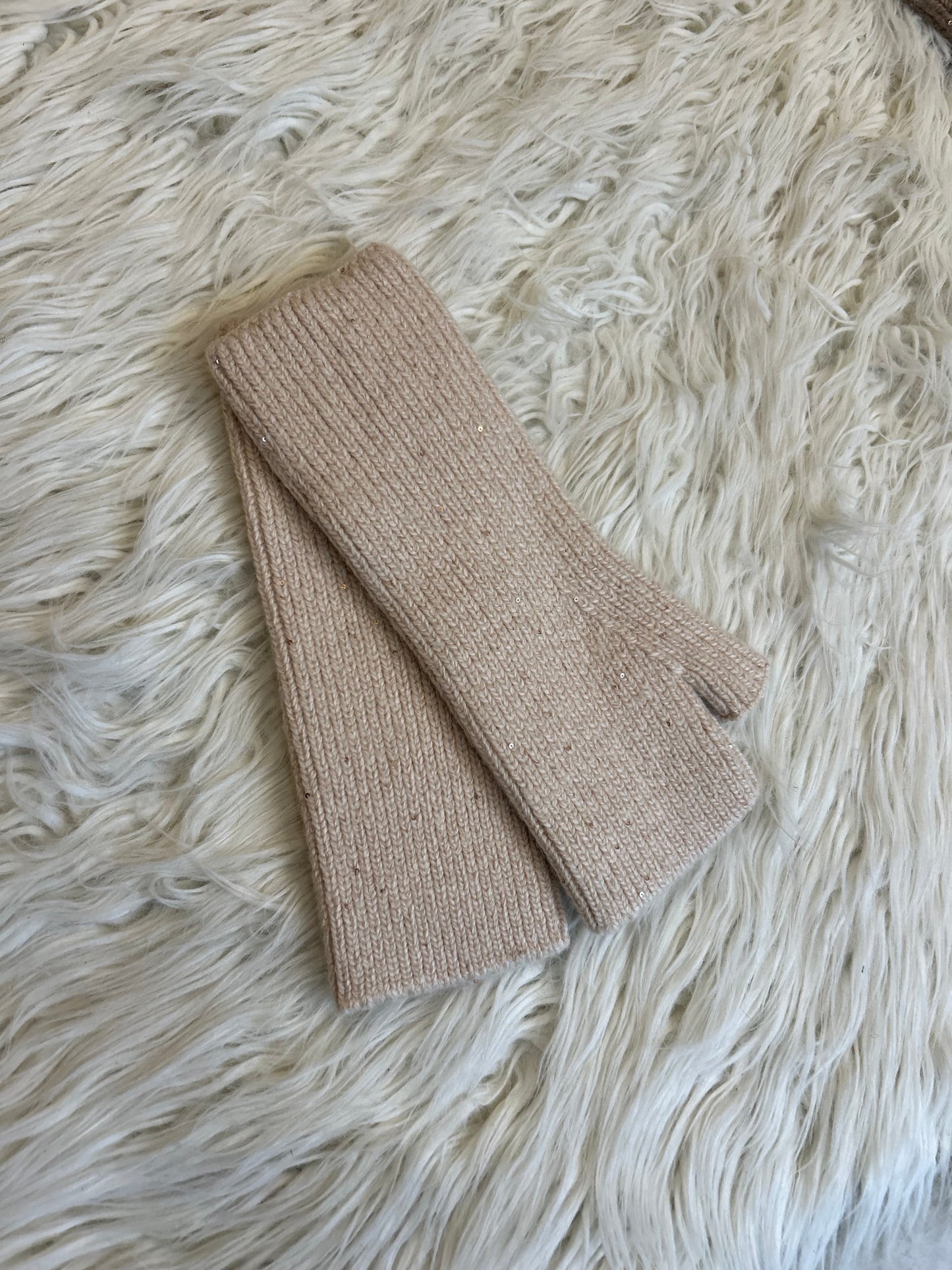 Mitaines avec des sequins - beige