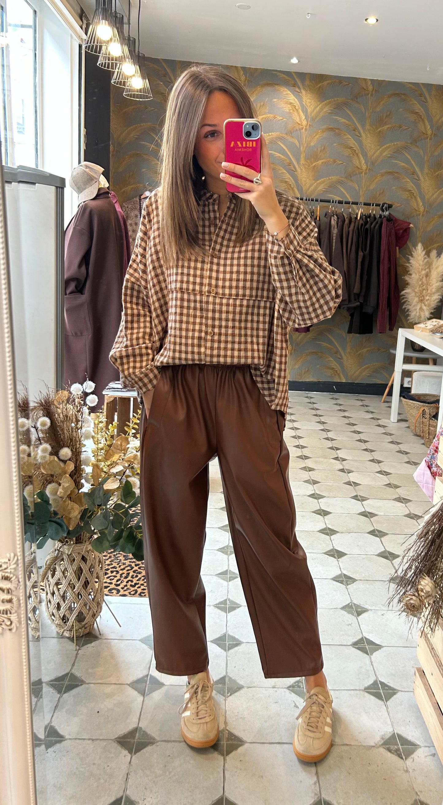 Pantalon magique en simili cuir camel - Johanna Paris