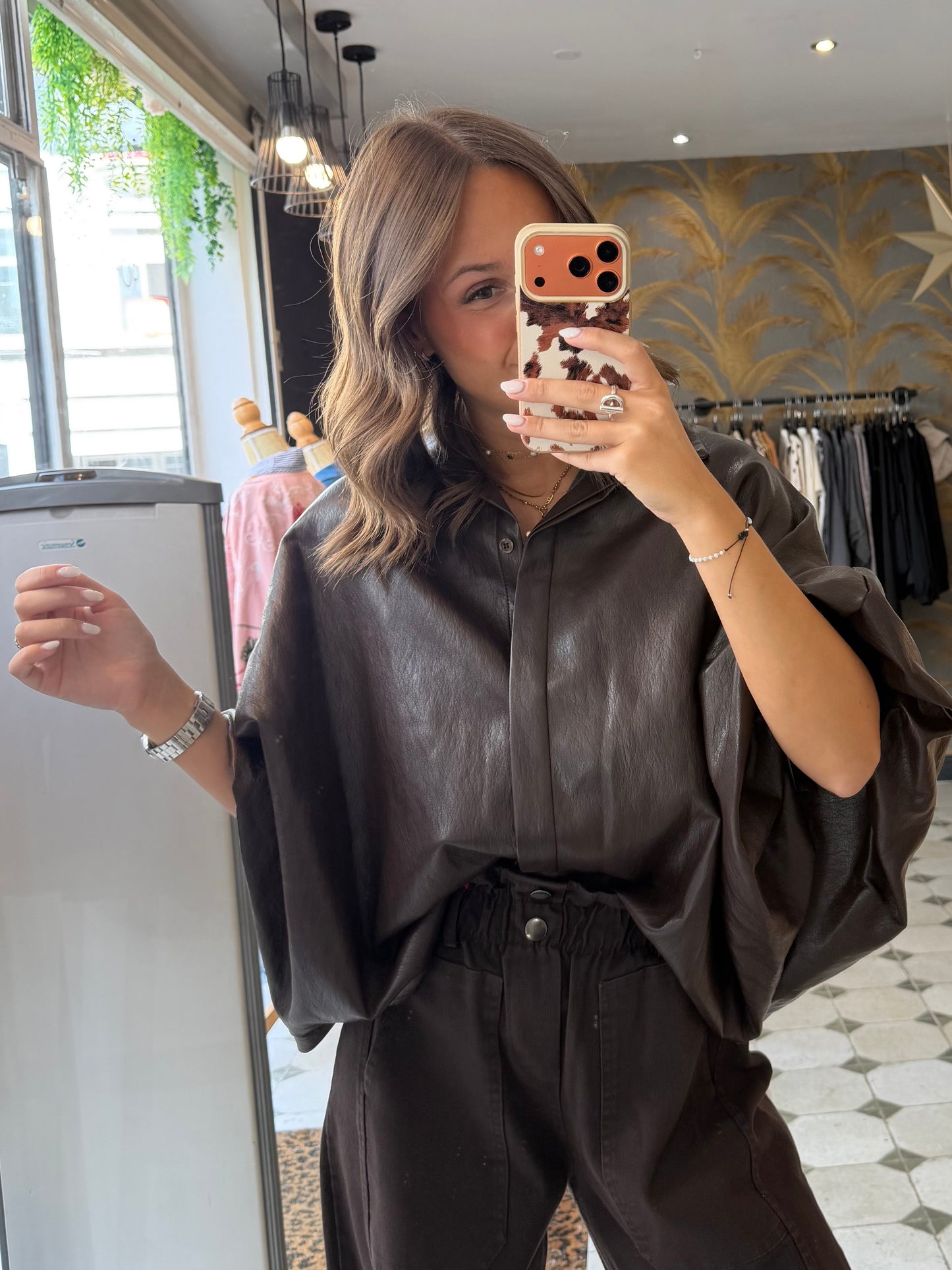 Chemise en similicuir chocolat - Johanna Paris