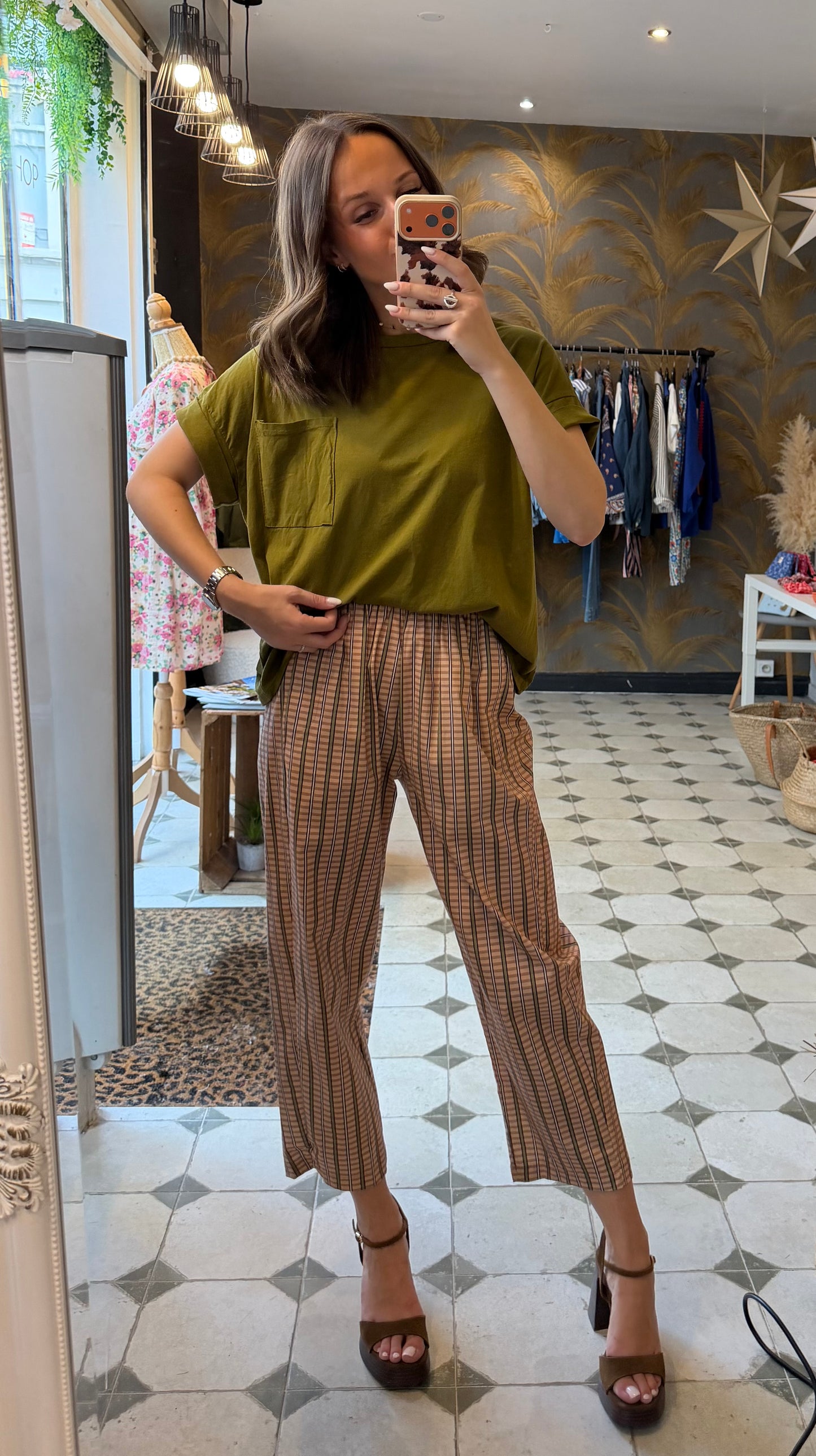T-Shirt avec poche vert olive - Johanna Paris