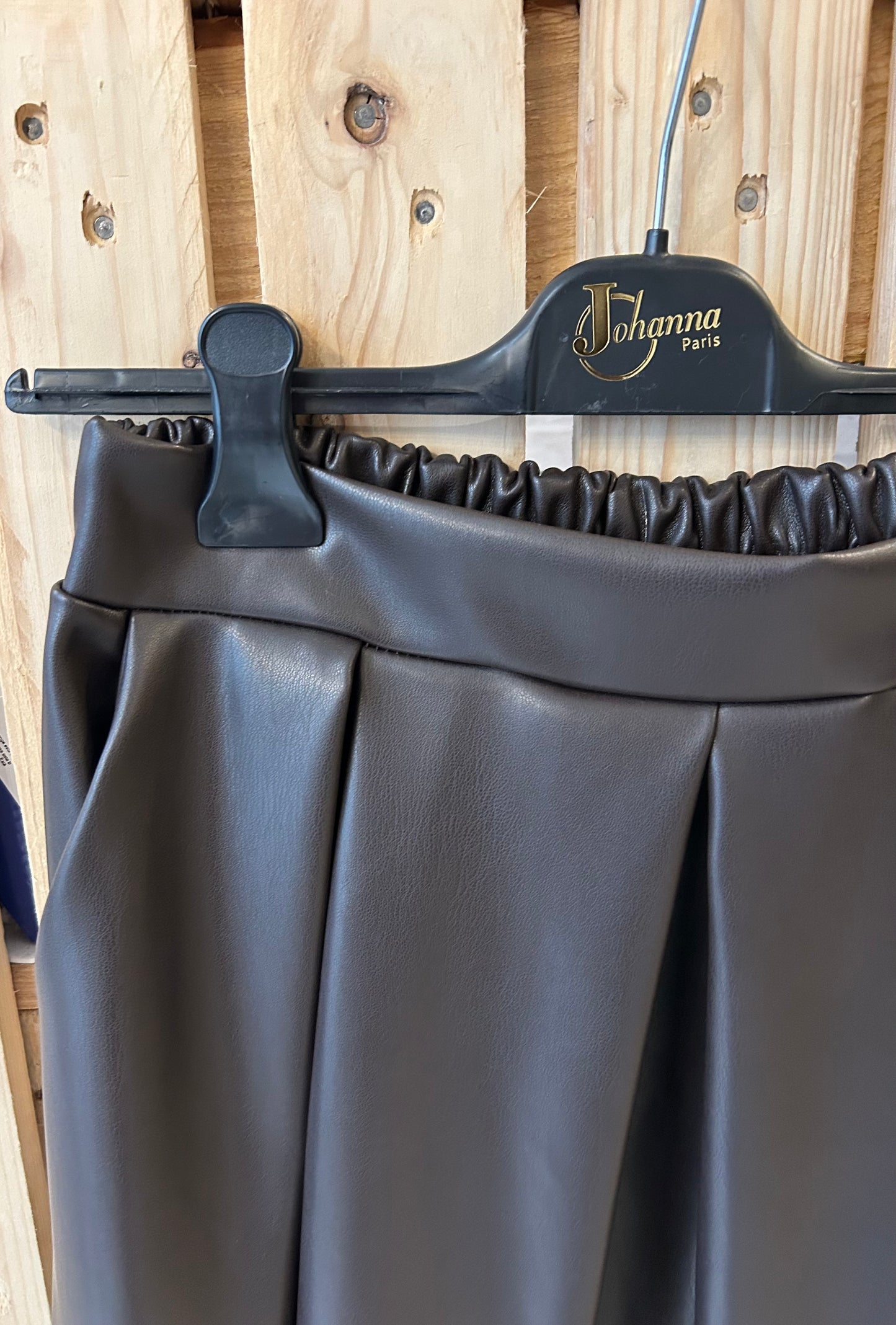 Jupe longue Marlène en simili-cuir chocolat - Johanna Paris