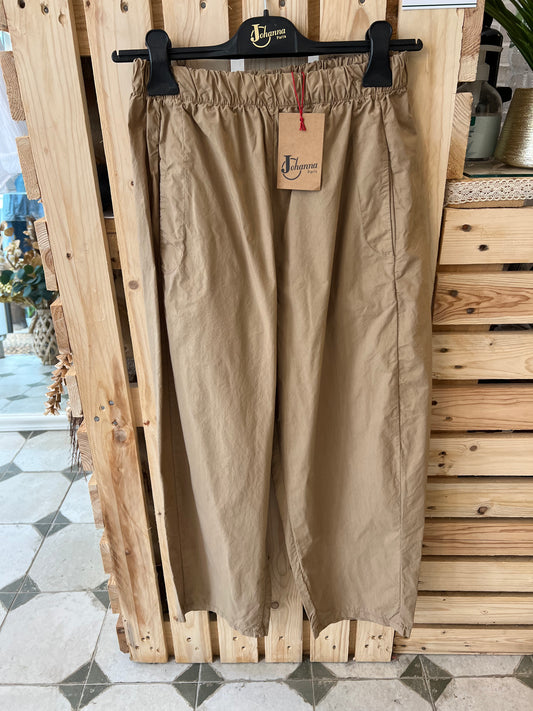 Pantalon Magique en toile fine camel  - Johanna Paris